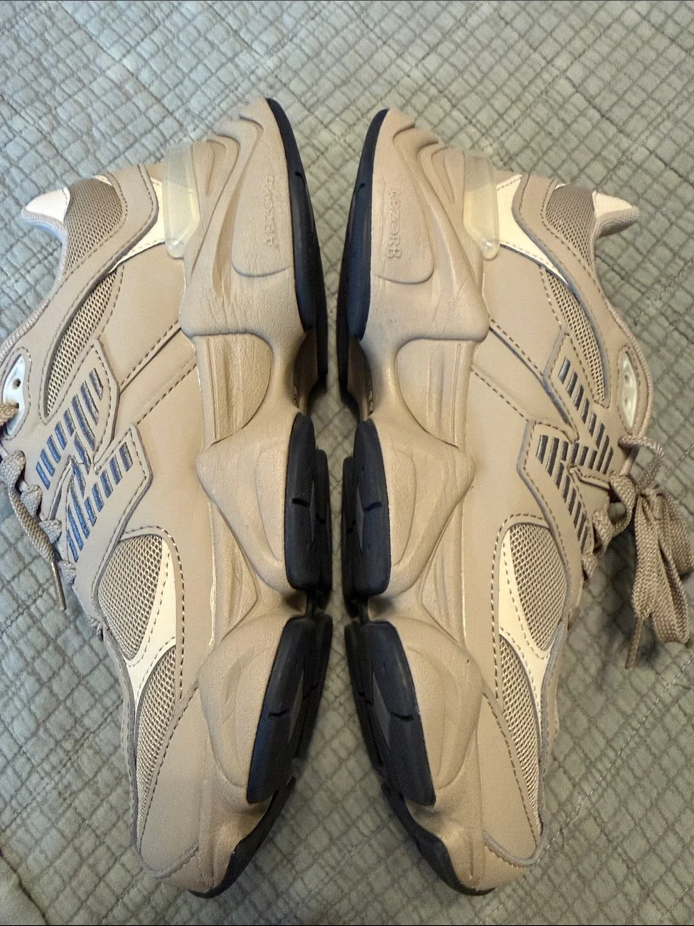Big Kid’s New Balance 9060 Sneakers in Beige/tan